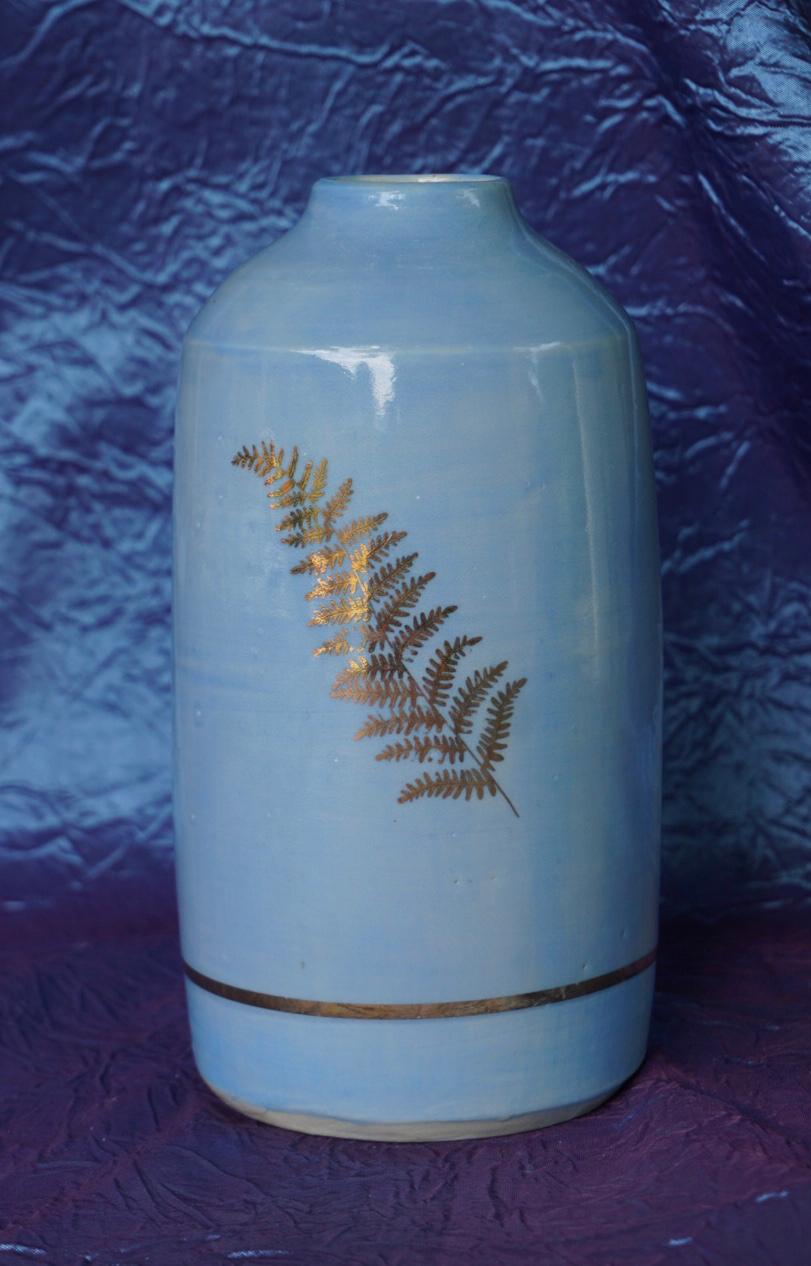 Un vase de la collection Golden Hour créée par Cathy Potter